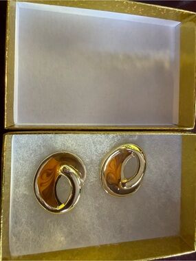 Surge Vintage Gold-Tone Sculptural Oval Stud Earrings - Women Jewelry